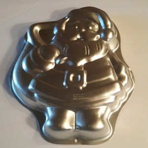 Wilton 1993 Santa carrying treasures bag cakepan